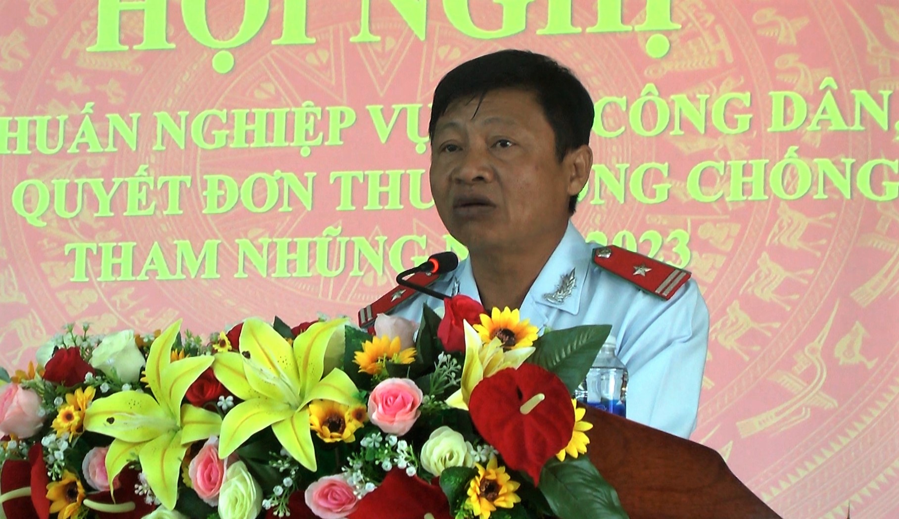 ông Huỳnh Minh Dương - Chánh thanh tra huyện Ea Kar đã truyền đạt những nội dung cơ bản 